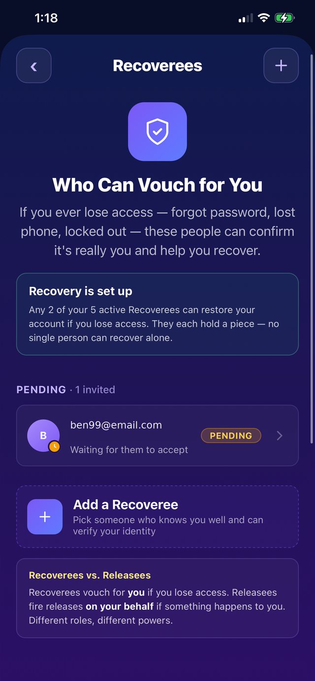 The Recoverees screen — who can vouch for you, with 2-of-5 recovery set up and a pending invite
